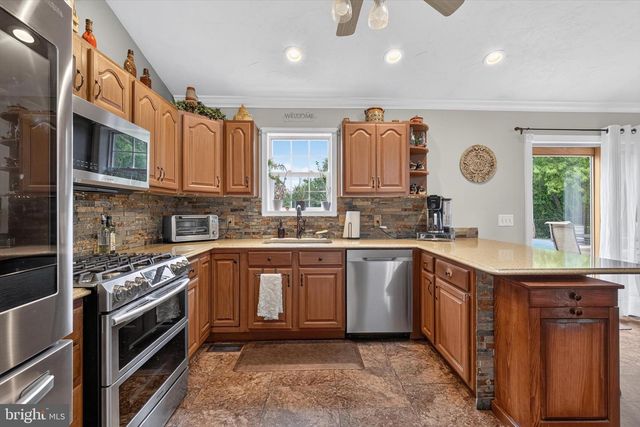 240 MATTHEW DR, New Oxford, PA 17350