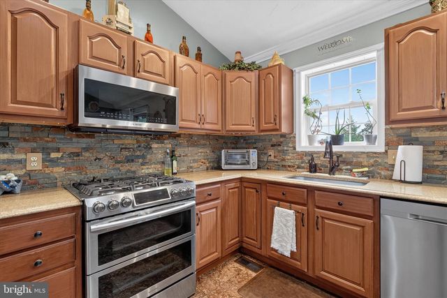 240 MATTHEW DR, New Oxford, PA 17350