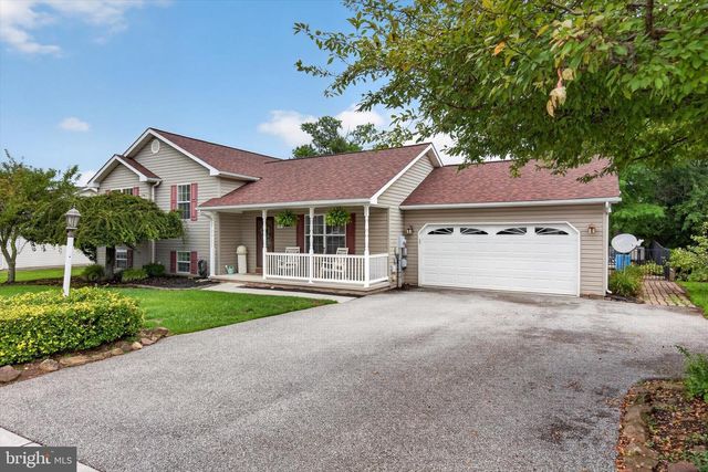 240 MATTHEW DR, New Oxford, PA 17350