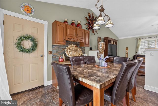 240 MATTHEW DR, New Oxford, PA 17350