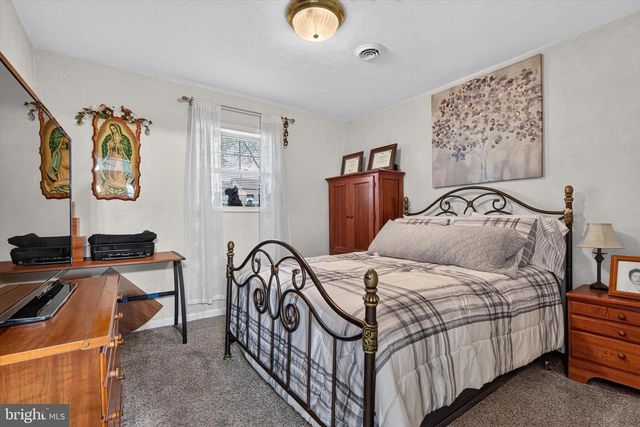 240 MATTHEW DR, New Oxford, PA 17350