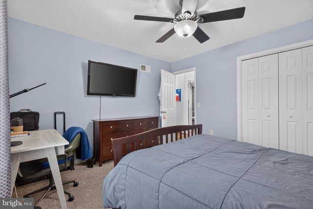 240 MATTHEW DR, New Oxford, PA 17350