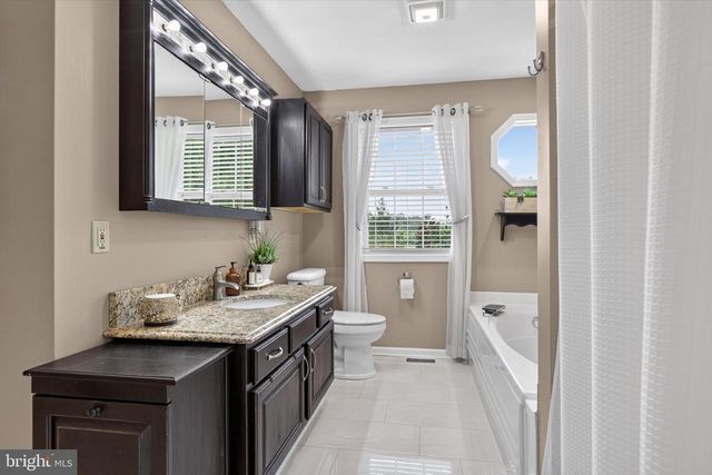 240 MATTHEW DR, New Oxford, PA 17350