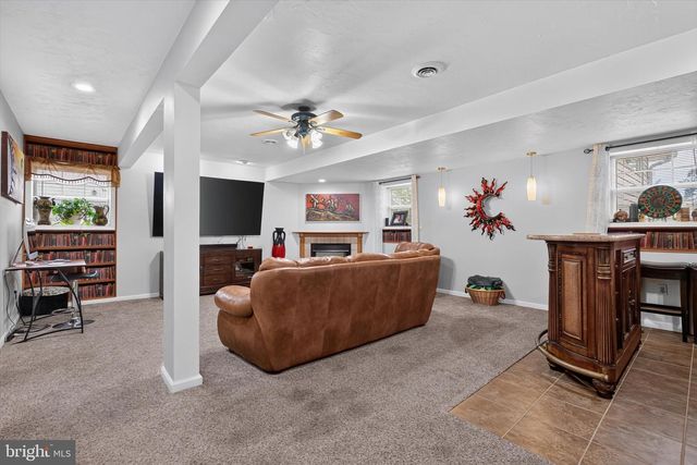 240 MATTHEW DR, New Oxford, PA 17350
