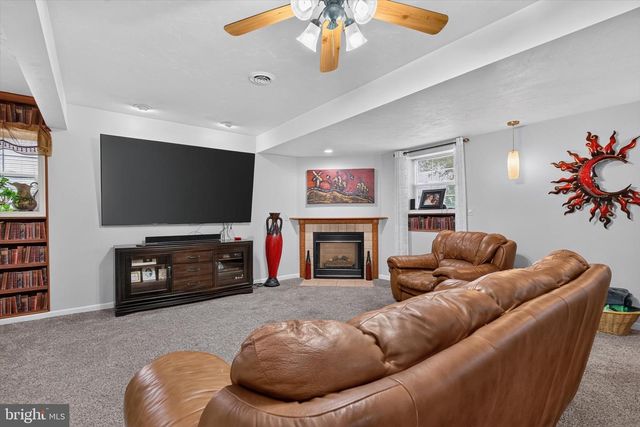 240 MATTHEW DR, New Oxford, PA 17350