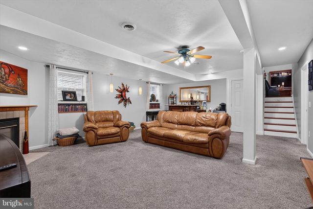 240 MATTHEW DR, New Oxford, PA 17350