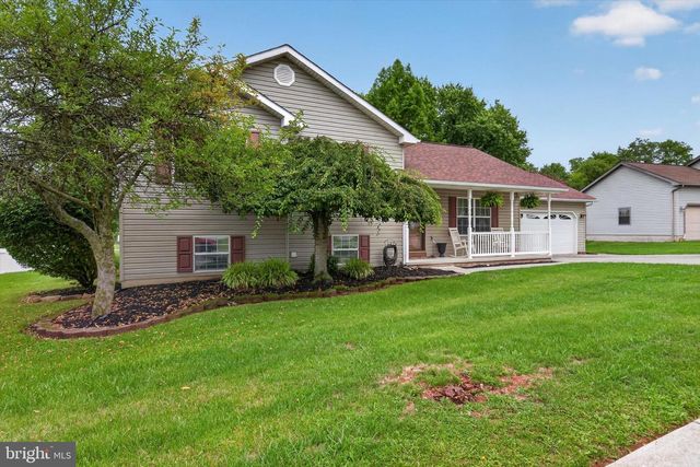 240 MATTHEW DR, New Oxford, PA 17350