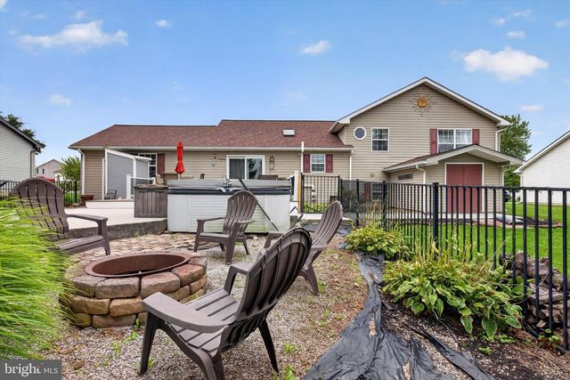 240 MATTHEW DR, New Oxford, PA 17350
