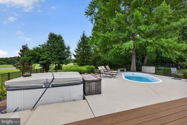 240 MATTHEW DR, New Oxford, PA 17350