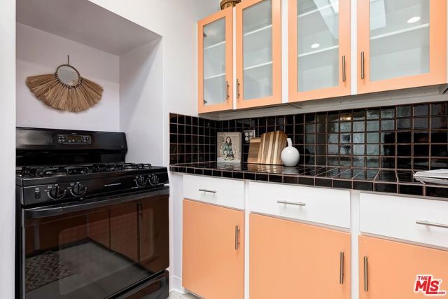 215 Entrada Drive, Santa Monica, CA 90402