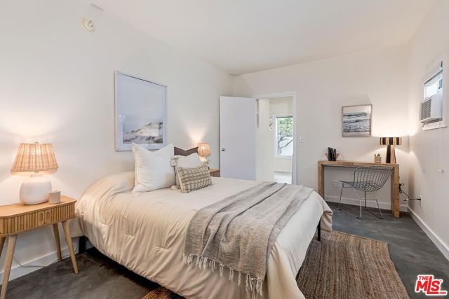 215 Entrada Drive, Santa Monica, CA 90402