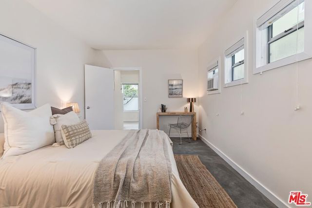 215 Entrada Drive, Santa Monica, CA 90402