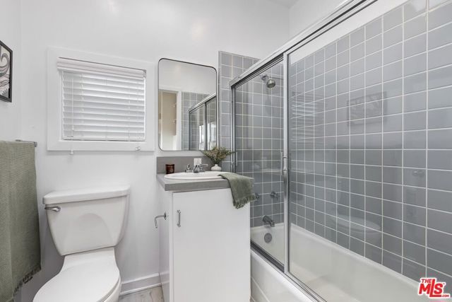 215 Entrada Drive, Santa Monica, CA 90402