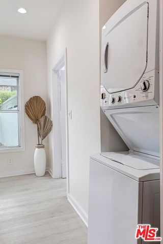 215 Entrada Drive, Santa Monica, CA 90402