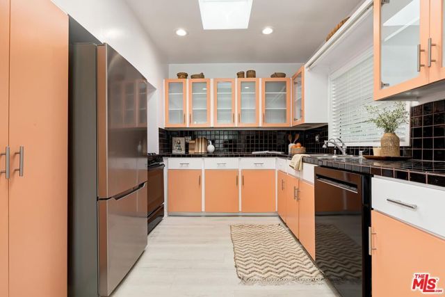 215 Entrada Drive, Santa Monica, CA 90402