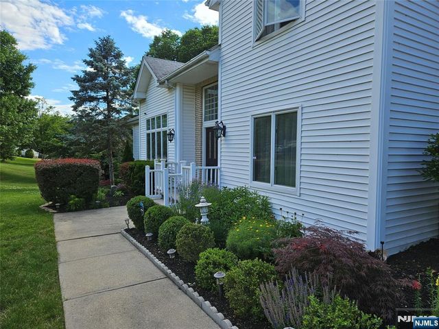 11 Fox Hill Drive, Wayne, NJ 07470