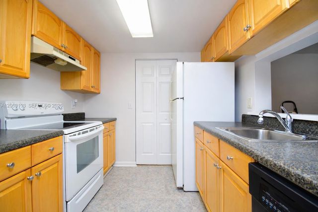 9933 Westview Drive 413, Coral Springs, FL 33076