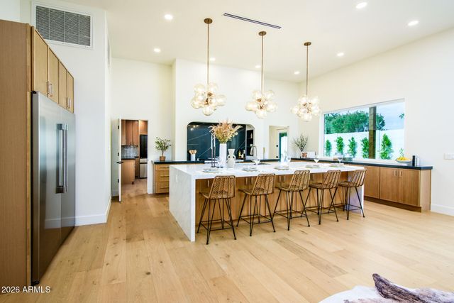 8544 E SAN LORENZO Drive, Scottsdale, AZ 85258