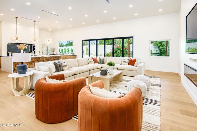 8544 E SAN LORENZO Drive, Scottsdale, AZ 85258