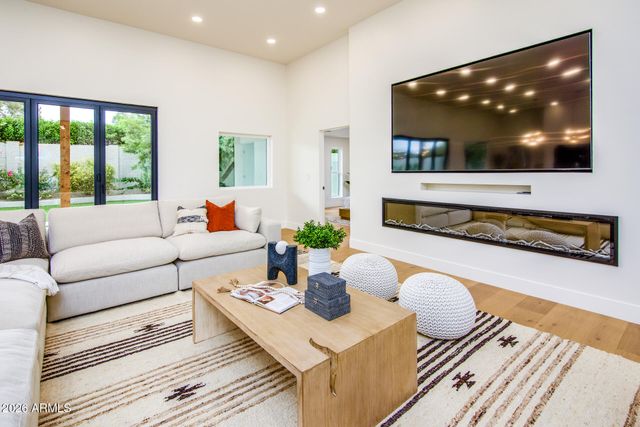 8544 E SAN LORENZO Drive, Scottsdale, AZ 85258