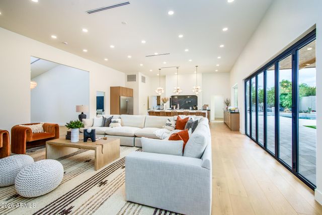 8544 E SAN LORENZO Drive, Scottsdale, AZ 85258