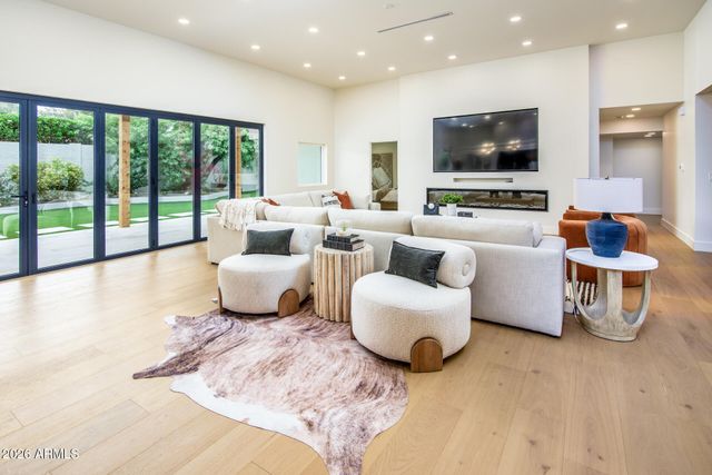 8544 E SAN LORENZO Drive, Scottsdale, AZ 85258