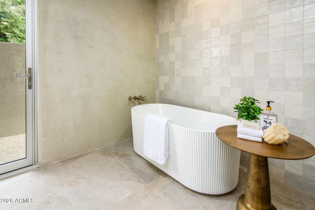 8544 E SAN LORENZO Drive, Scottsdale, AZ 85258