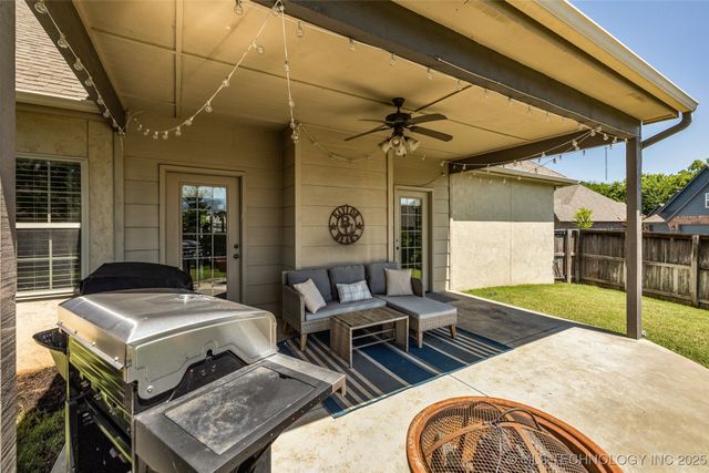 2012 W 109th Street S, Jenks, OK 74037