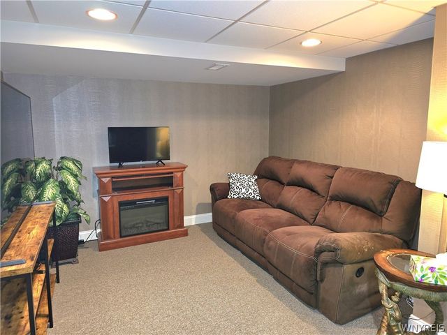 98 Hickory Hill Road, Amherst, NY 14221