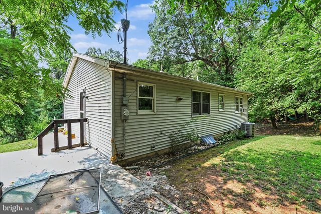 1241 RIVERVIEW RD, Dauphin, PA 17018