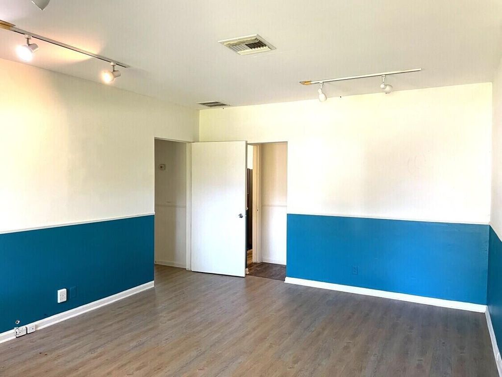Image 4 of property listing at 475 NE 1st Street, Delray Beach, FL 33483