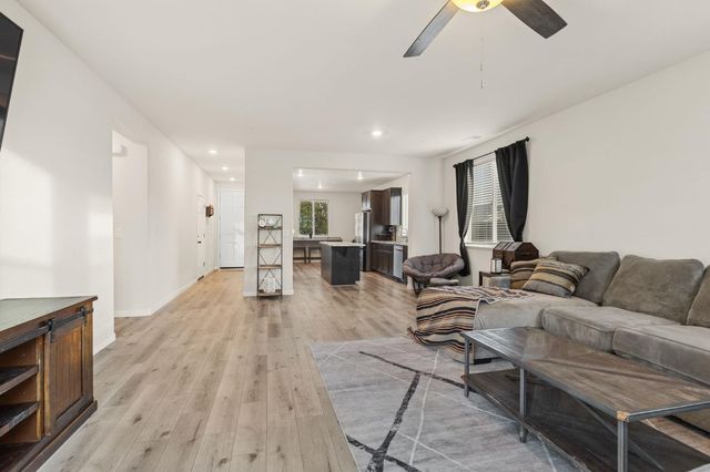 5702 Seedling Way, Linda, CA 95901