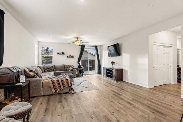 5702 Seedling Way, Linda, CA 95901