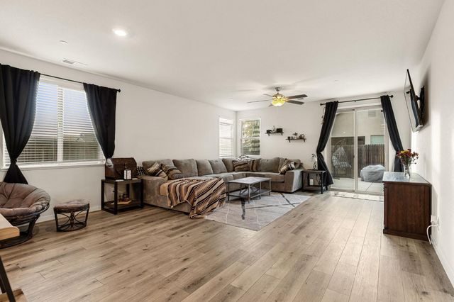 5702 Seedling Way, Linda, CA 95901