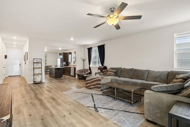 5702 Seedling Way, Linda, CA 95901