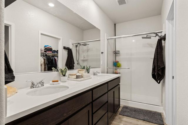 5702 Seedling Way, Linda, CA 95901