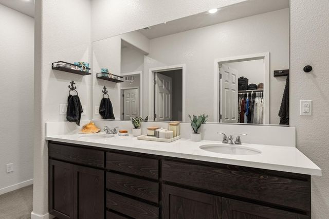 5702 Seedling Way, Linda, CA 95901