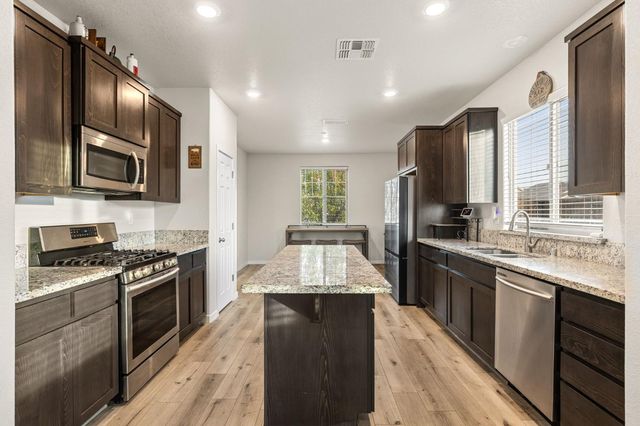 5702 Seedling Way, Linda, CA 95901