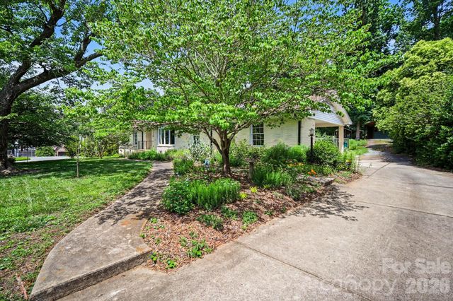 118 Lutomma Circle, Charlotte, NC 28270