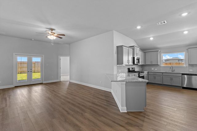 2209 S Post Oak Circle, Dayton, TX 77525
