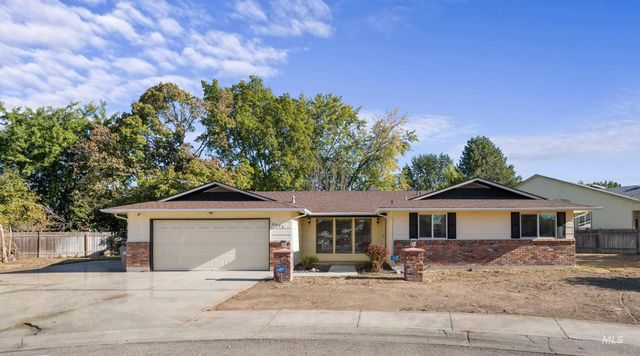 8921 W Sunflower Ct, Boise, ID 83704 property photo