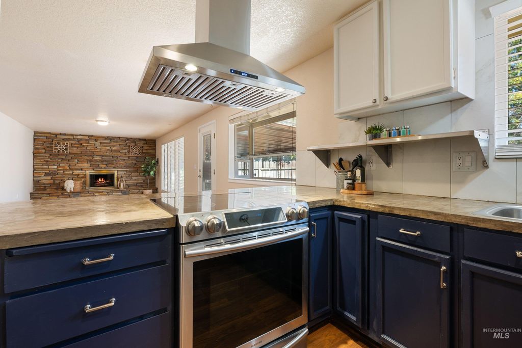 8921 W Sunflower Ct, Boise, ID 83704 photo 4