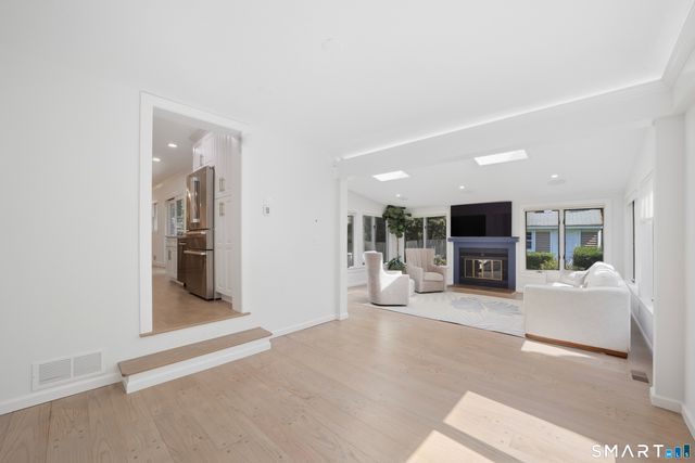 97 Meadowpark Avenue North, Stamford, CT 06905