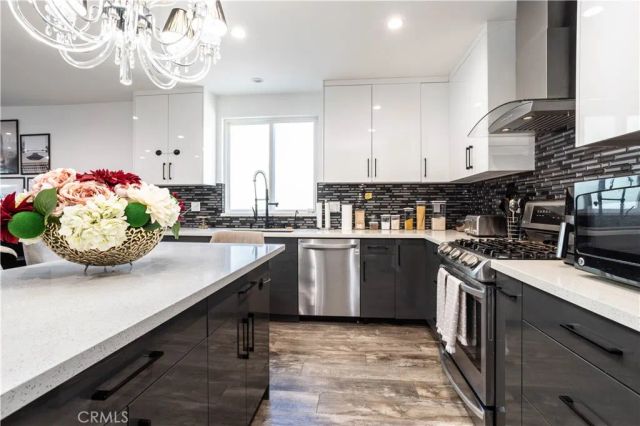 6424 Densmore, Van Nuys, CA 91406