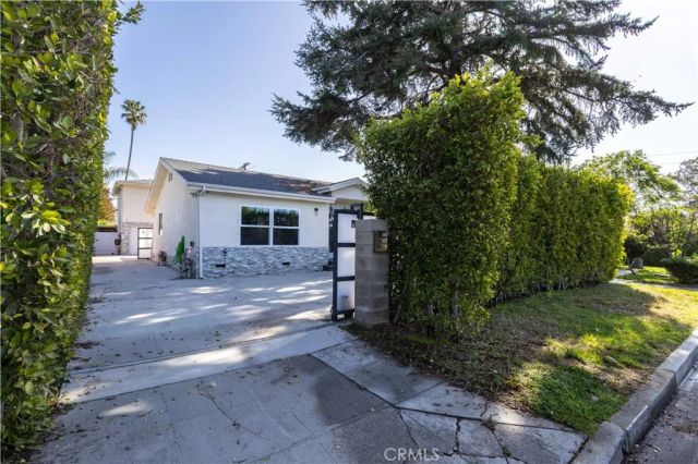 6424 Densmore, Van Nuys, CA 91406