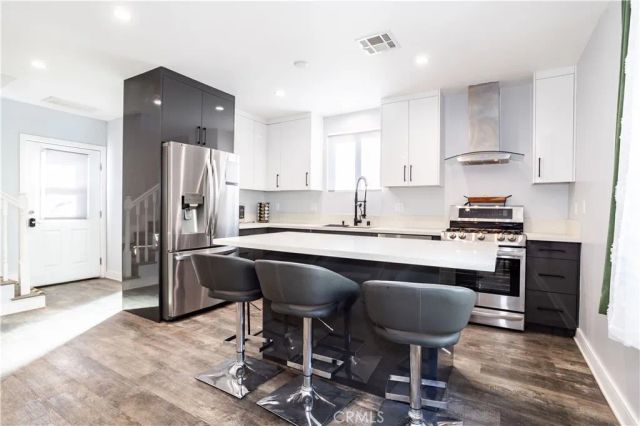 6424 Densmore, Van Nuys, CA 91406