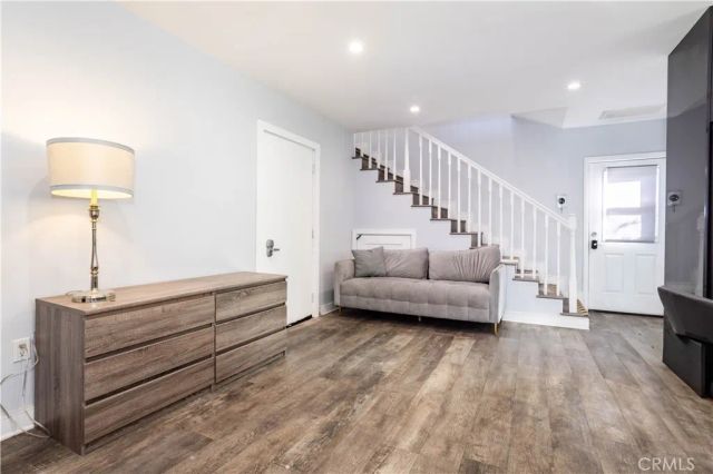 6424 Densmore, Van Nuys, CA 91406