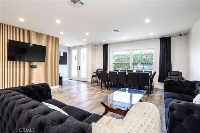 6424 Densmore, Van Nuys, CA 91406