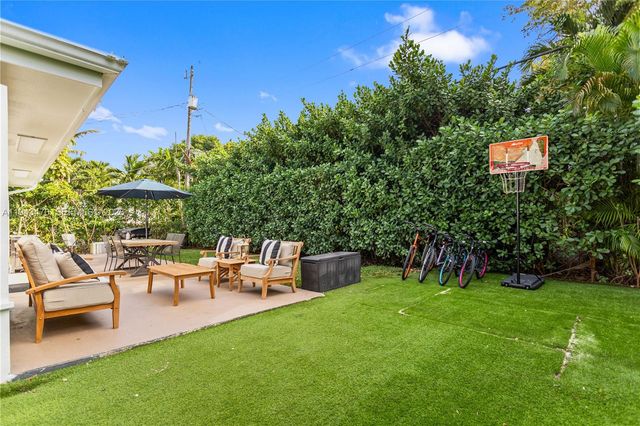 2498 SW 19th Ter, Miami, FL 33145