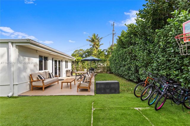 2498 SW 19th Ter, Miami, FL 33145